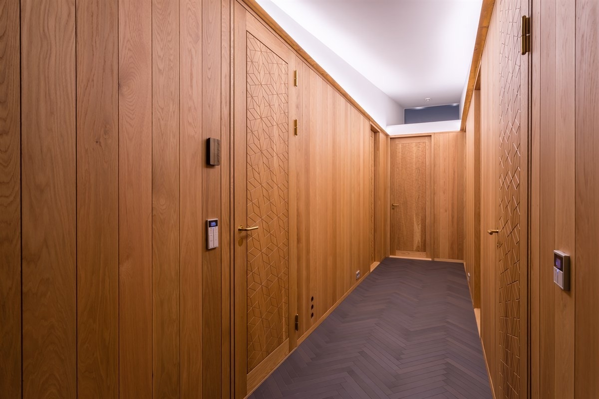 Soveromsgang med takvindu Galleribilde