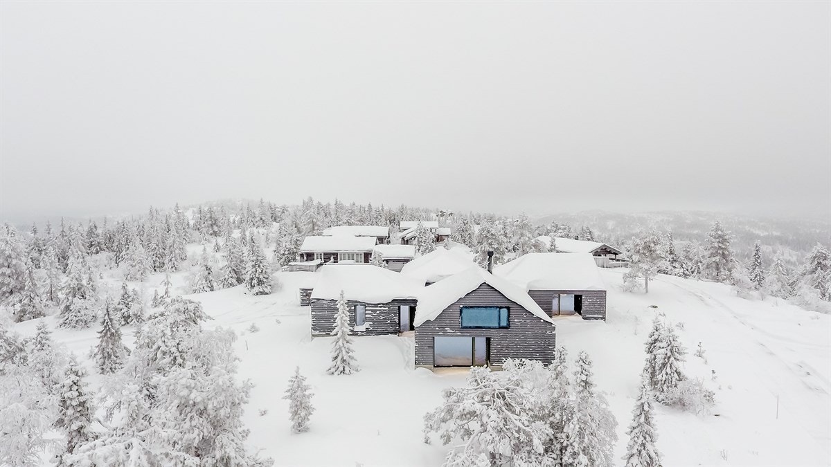 Stilrent uttrykk på eiendommen og masse arkitektoniske detaljer Galleribilde