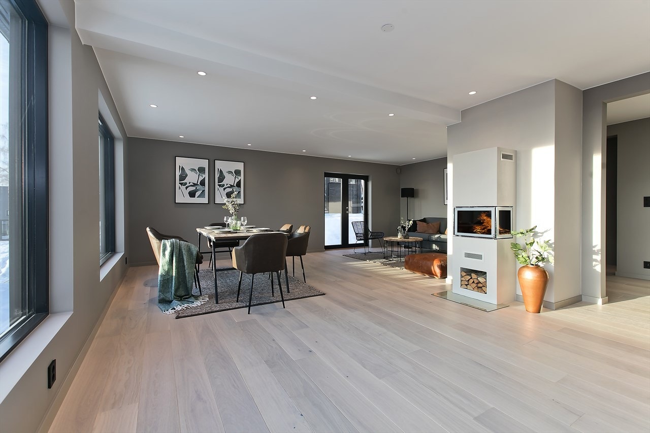 Boligen holder en gjennomgående høy standard, med gode og påkostede materialvalg- og løsninger Galleribilde