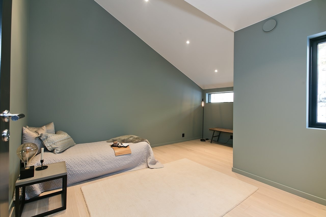 Soverom 3 er av god størrelse, med god plass til seng, skap, skrivebord m.m Galleribilde