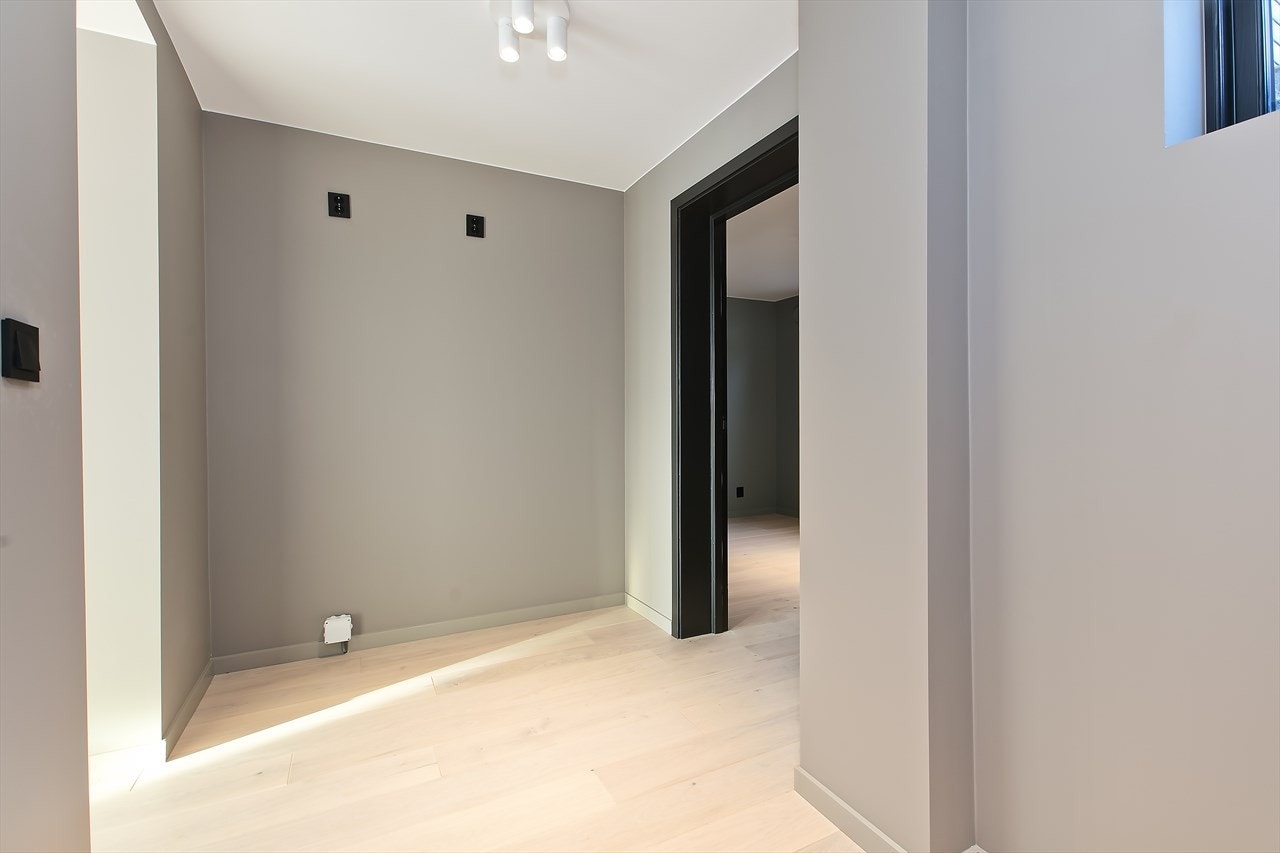 Ønsker man ikke å leie ut hybeldelen kan den enkelt benyttes selv, da det er dør i gangen inn til hoveddel Galleribilde