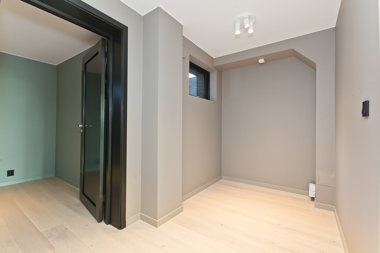 Det er plass og mulighet for å sette inn kjøkken i hybeldelen Galleribilde