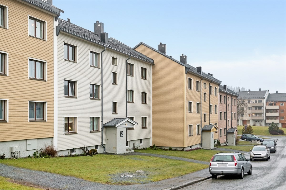 Det medfølger en bod på loft med strømuttak og to boder i kjeller på hhv. 6,4 kvm og 2 kvm Galleribilde