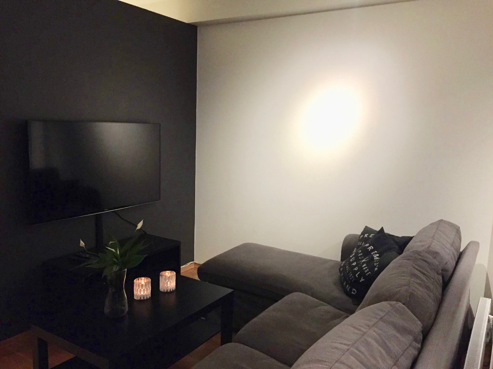 Stue med TV Galleribilde