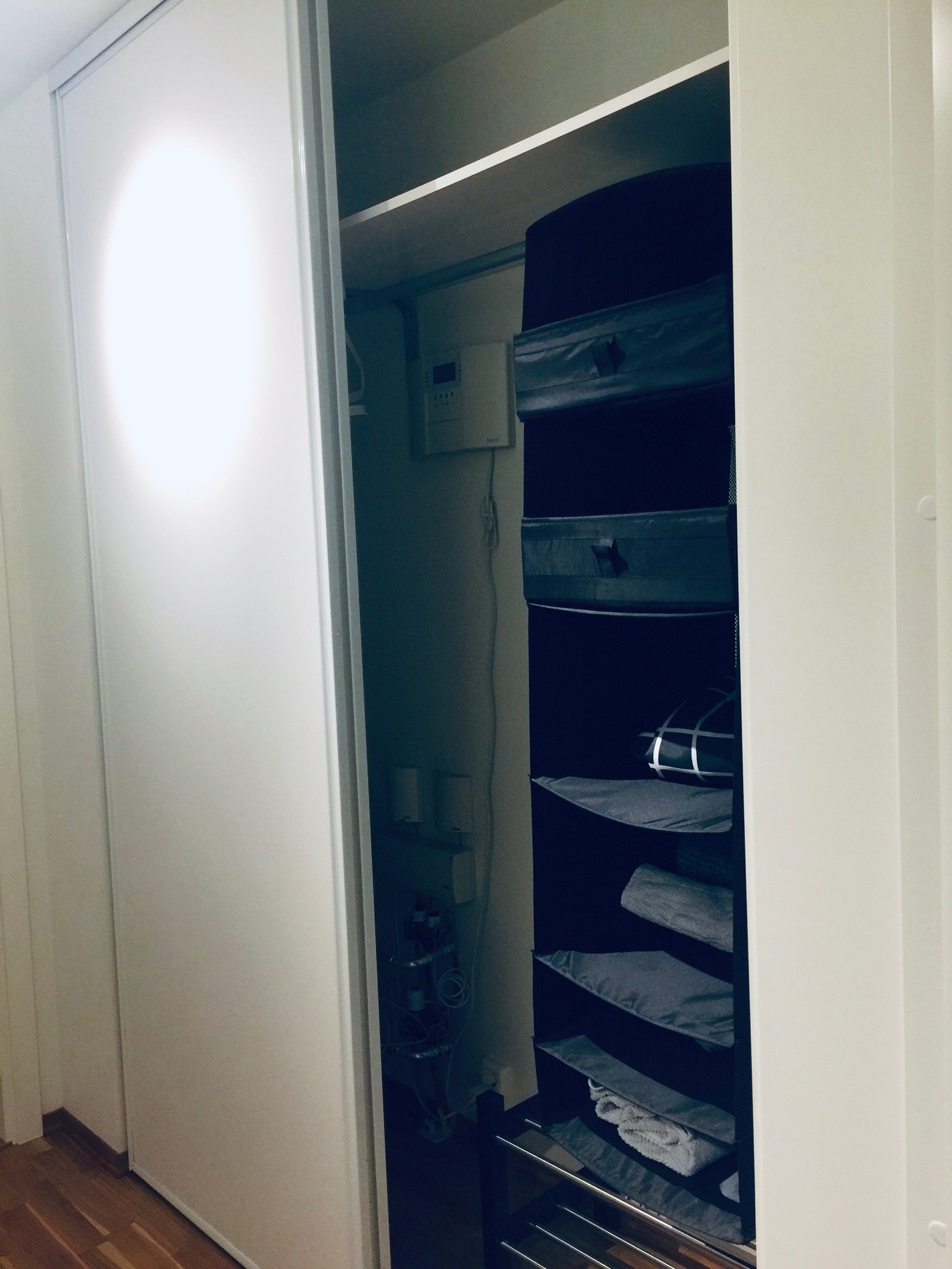 Entre med skyvedørsgarderobe Galleribilde