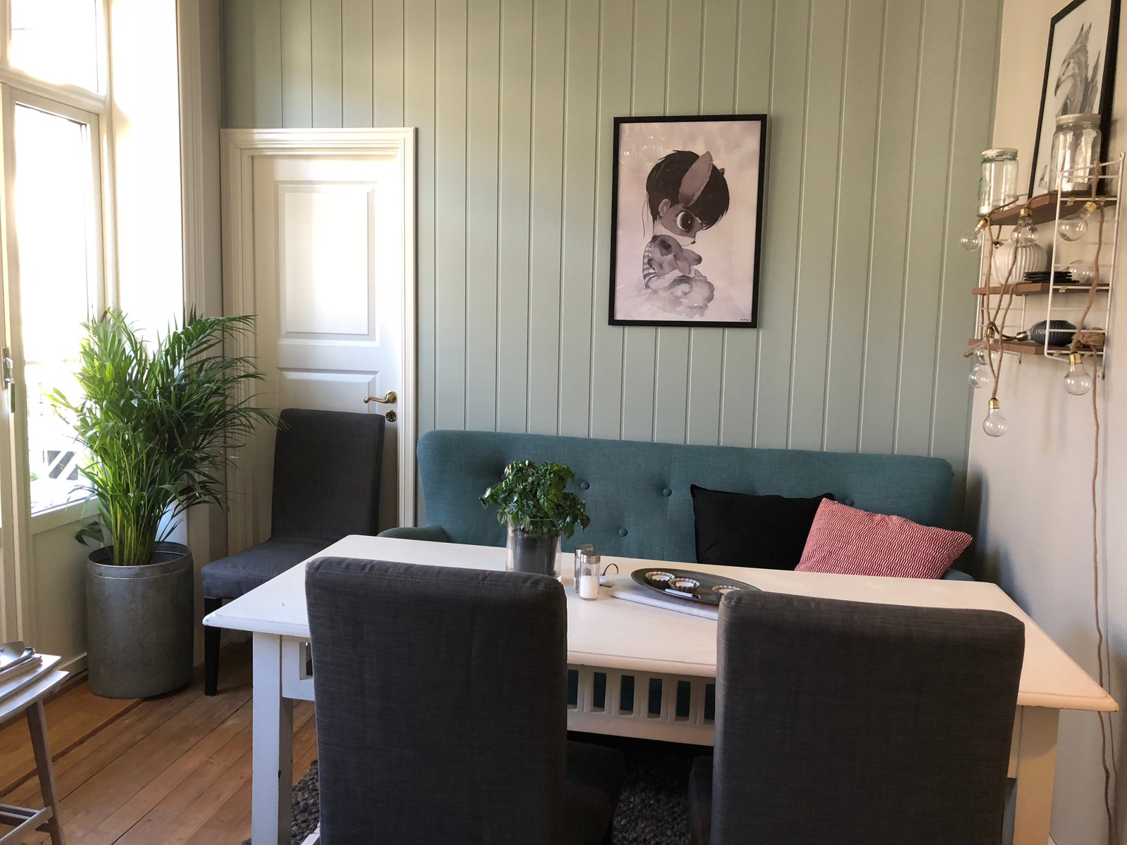 Kjøkken/ fellesrom med utgang balkong Galleribilde