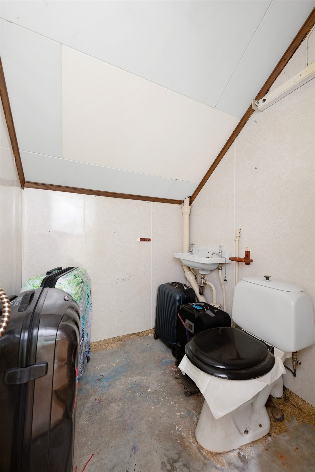 WC i andre etasje. Dette rommet er benyttet til oppbevaring. Galleribilde