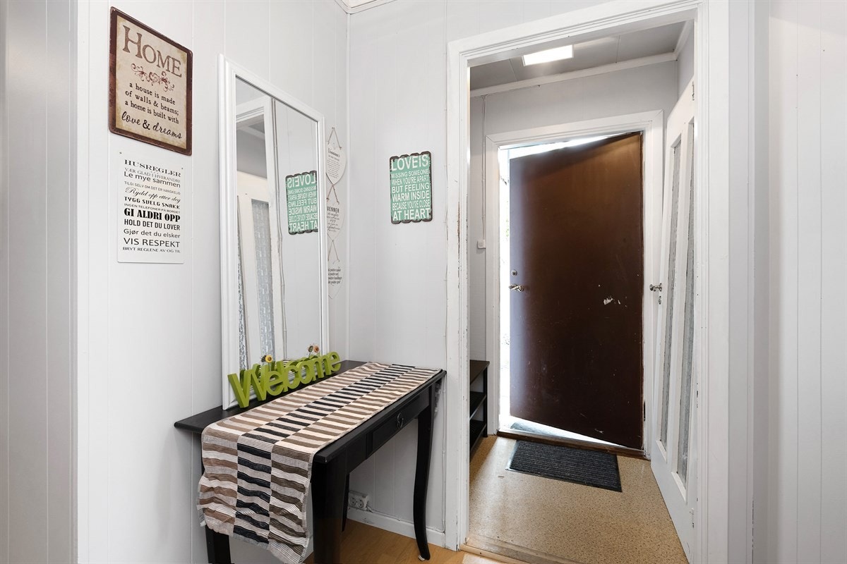 Tomannsboligen har en trivelig utleiedel i underetasjen, utstyrt med sin egen inngang. Galleribilde