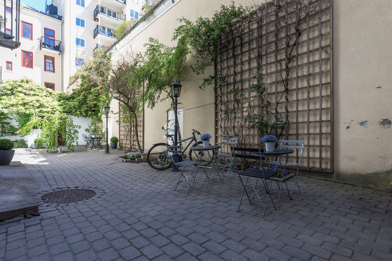 Bakgård med direkte adkomst til garasjeanlegg i Frogner Atrium. Galleribilde