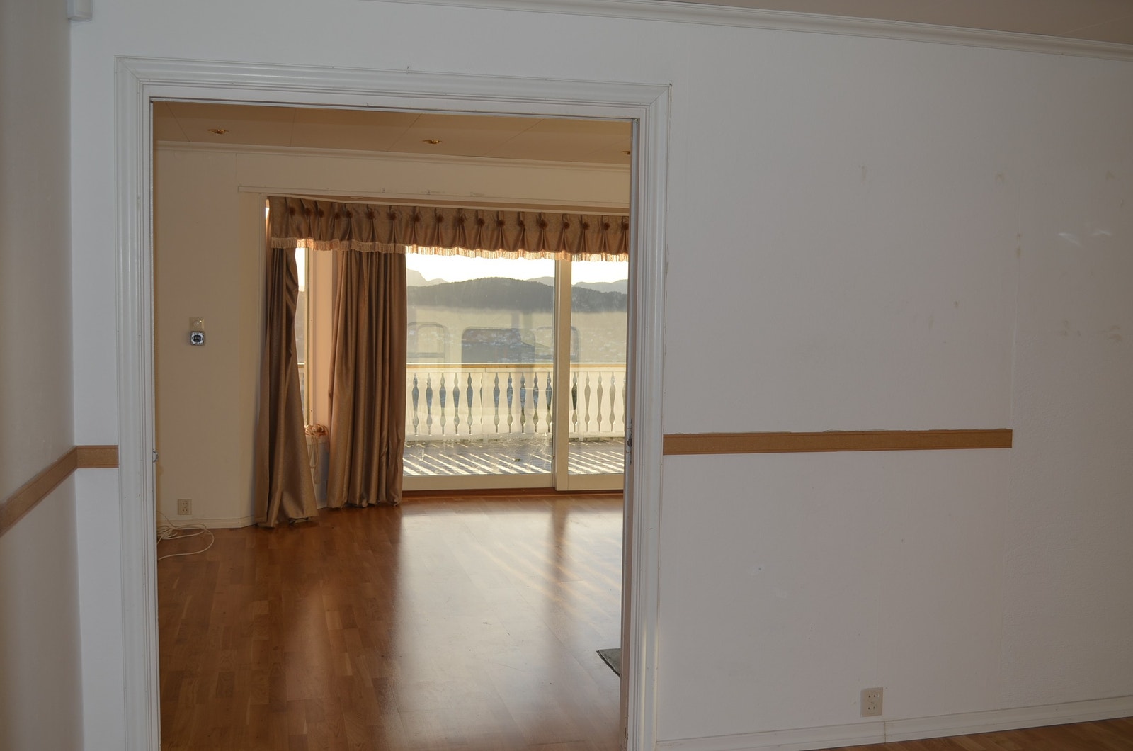 Spisestue/stue Galleribilde