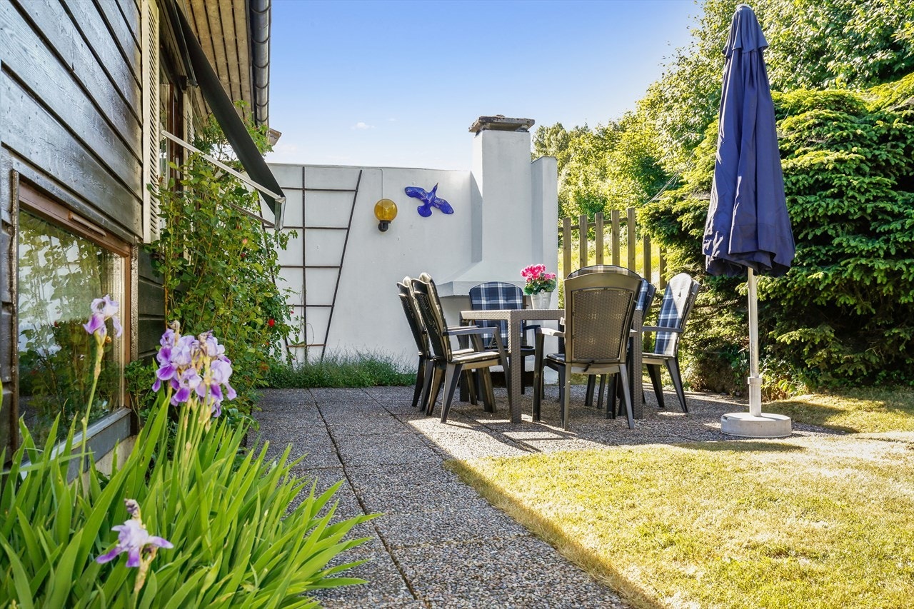 Boligen har to nye markiser fra 2018 gir sval skygge på de varmeste dagene Galleribilde