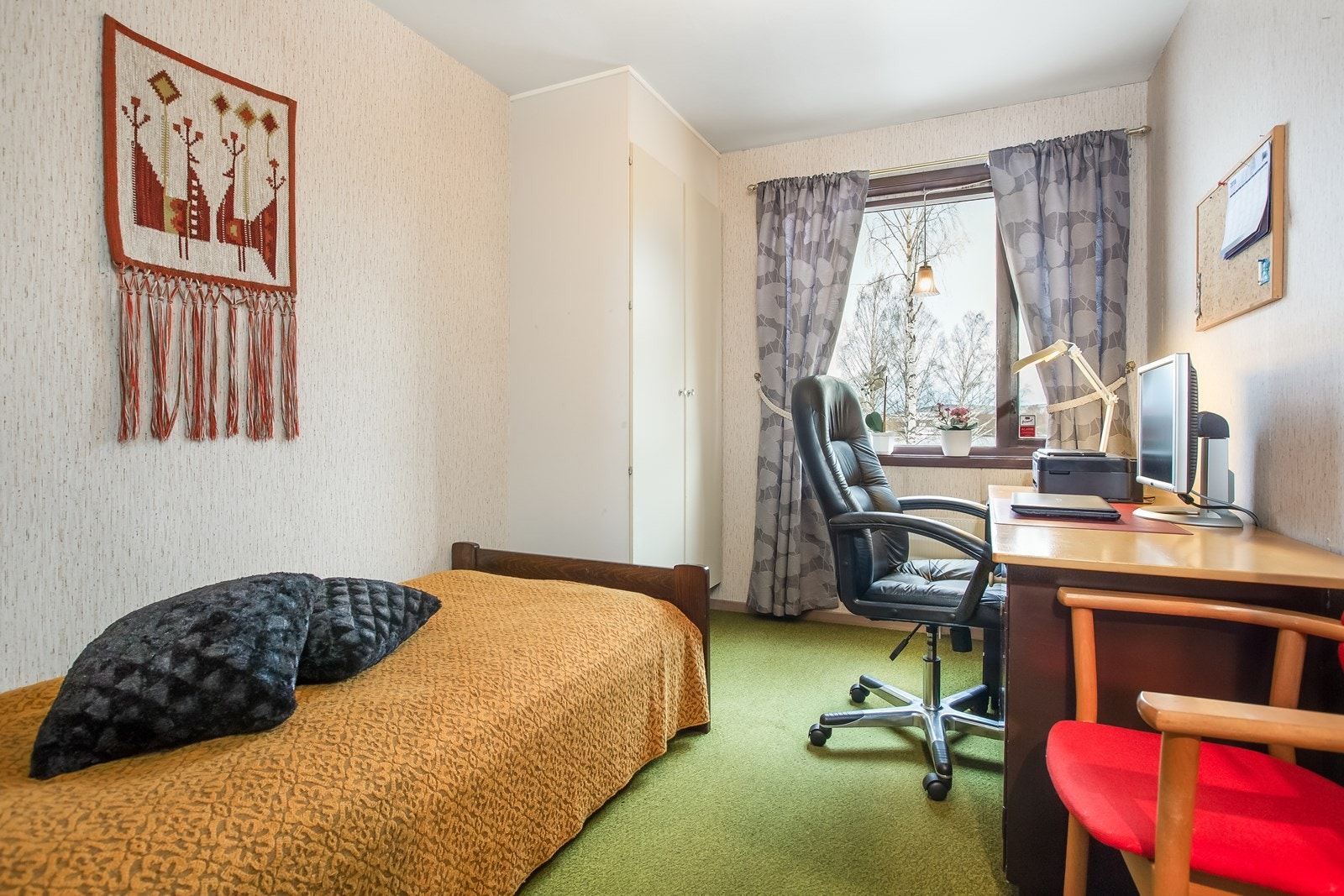 Romslig soverom. Galleribilde