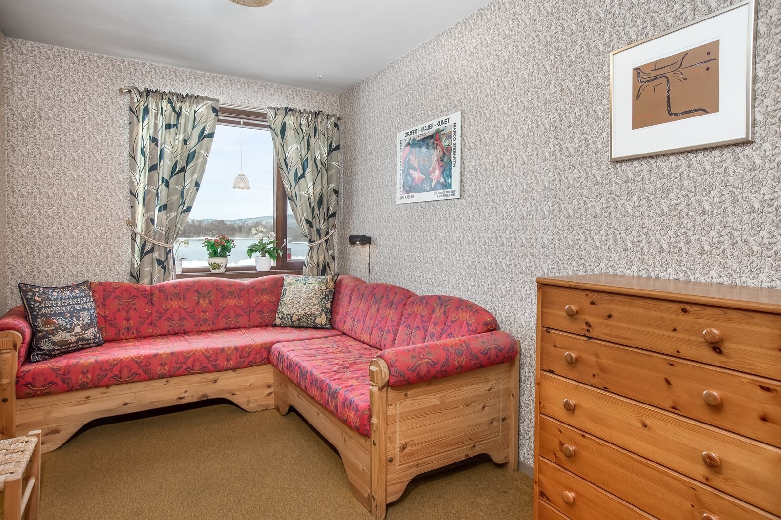 Alle rommene har teppegulv, og flere har plassbygde skap. Galleribilde