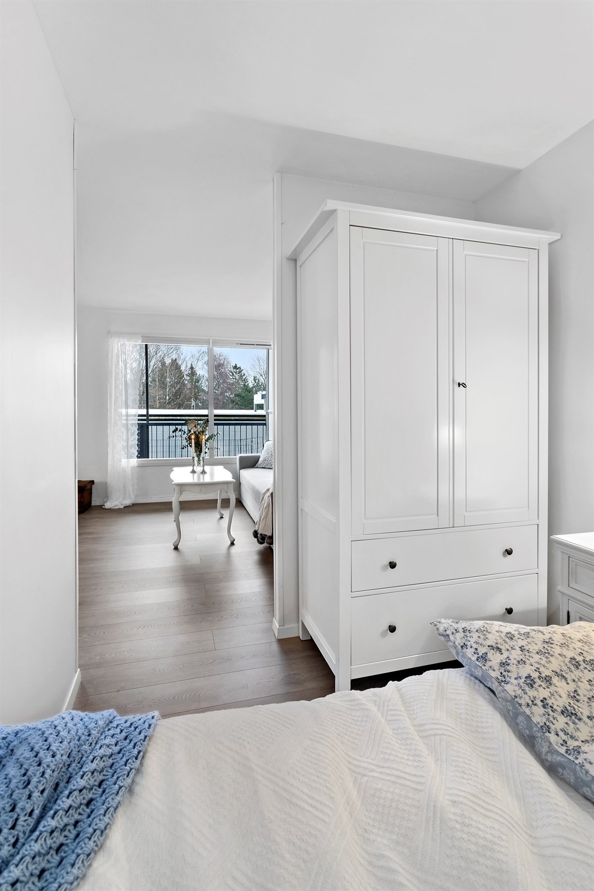 Alkove er skjermet fra resten av leiligheten. Galleribilde