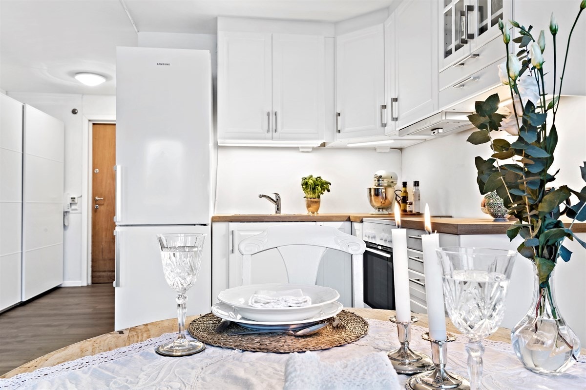 Det er installert komfyrvakt og waterguard/automatisk lekkasjestopper med fuktsensor på gulv. Galleribilde