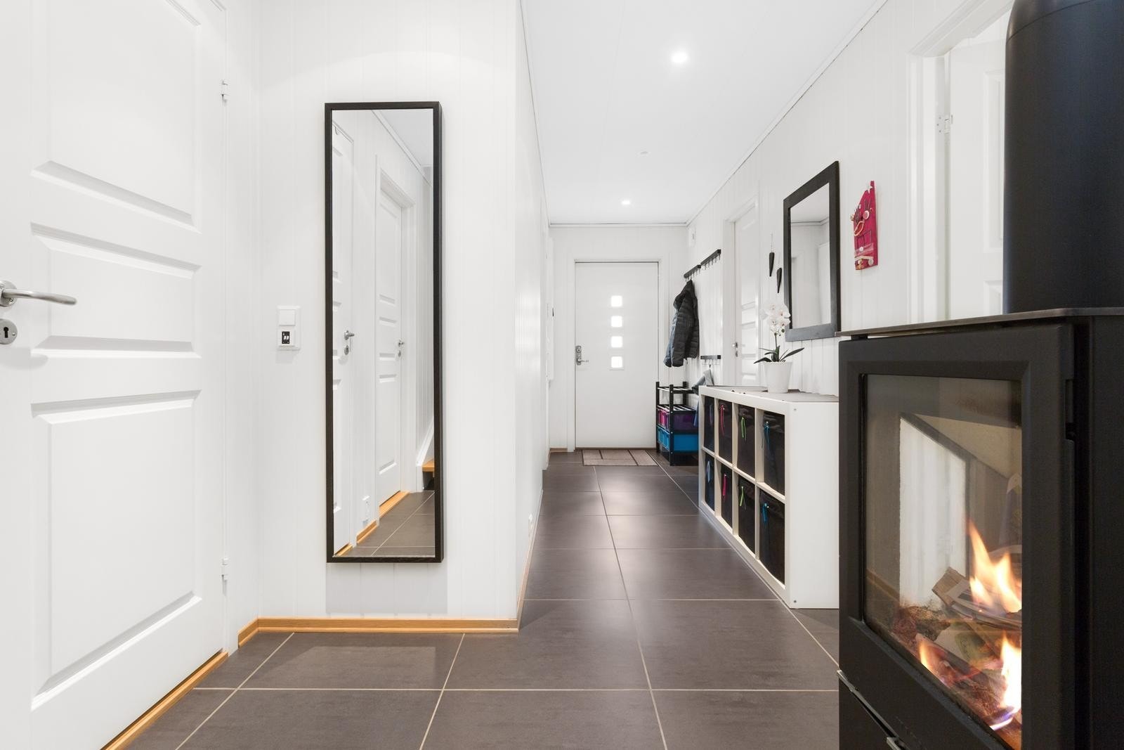 Entre/gang med ildsted Galleribilde