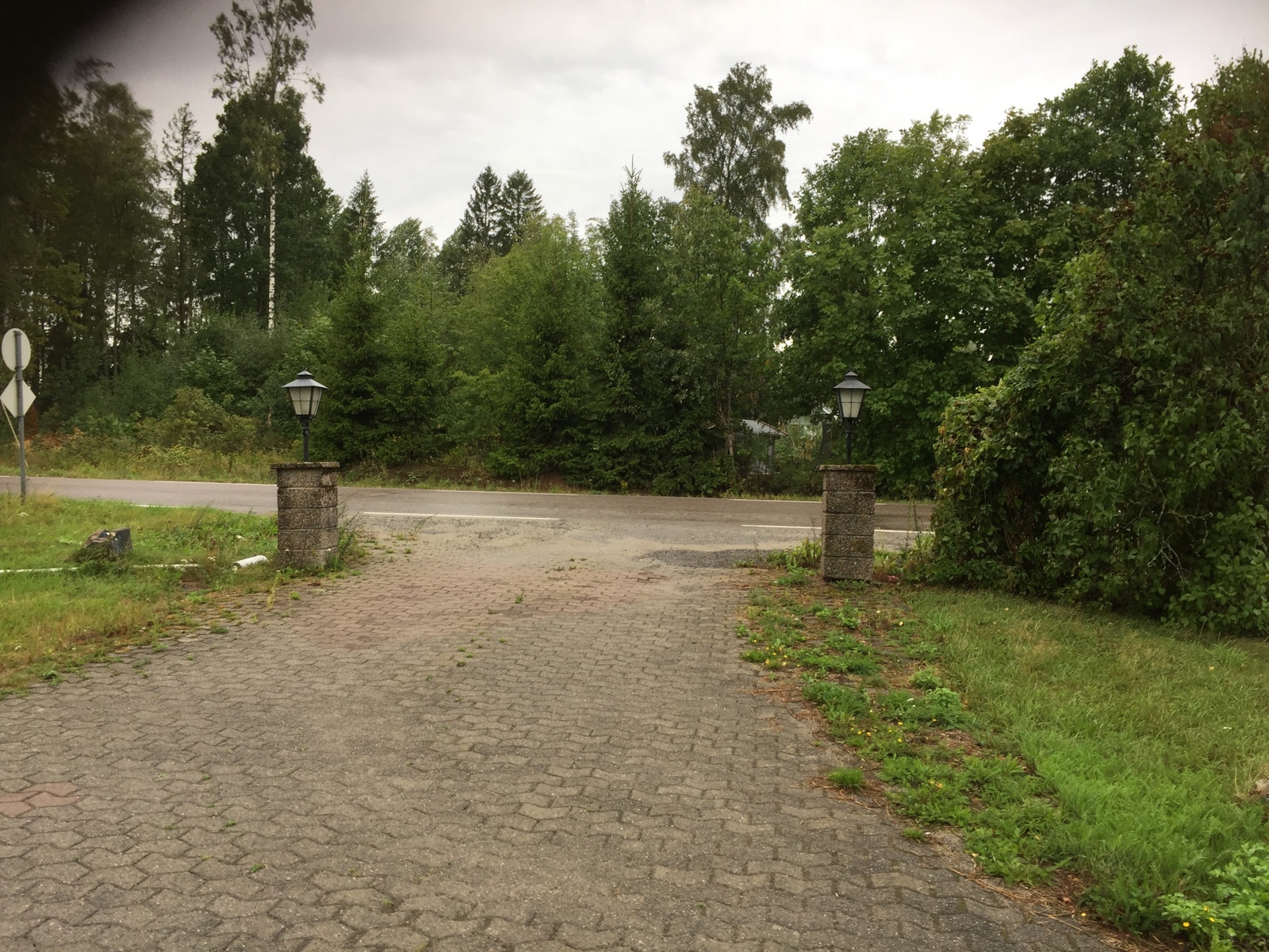 innkjørsel til huset Galleribilde