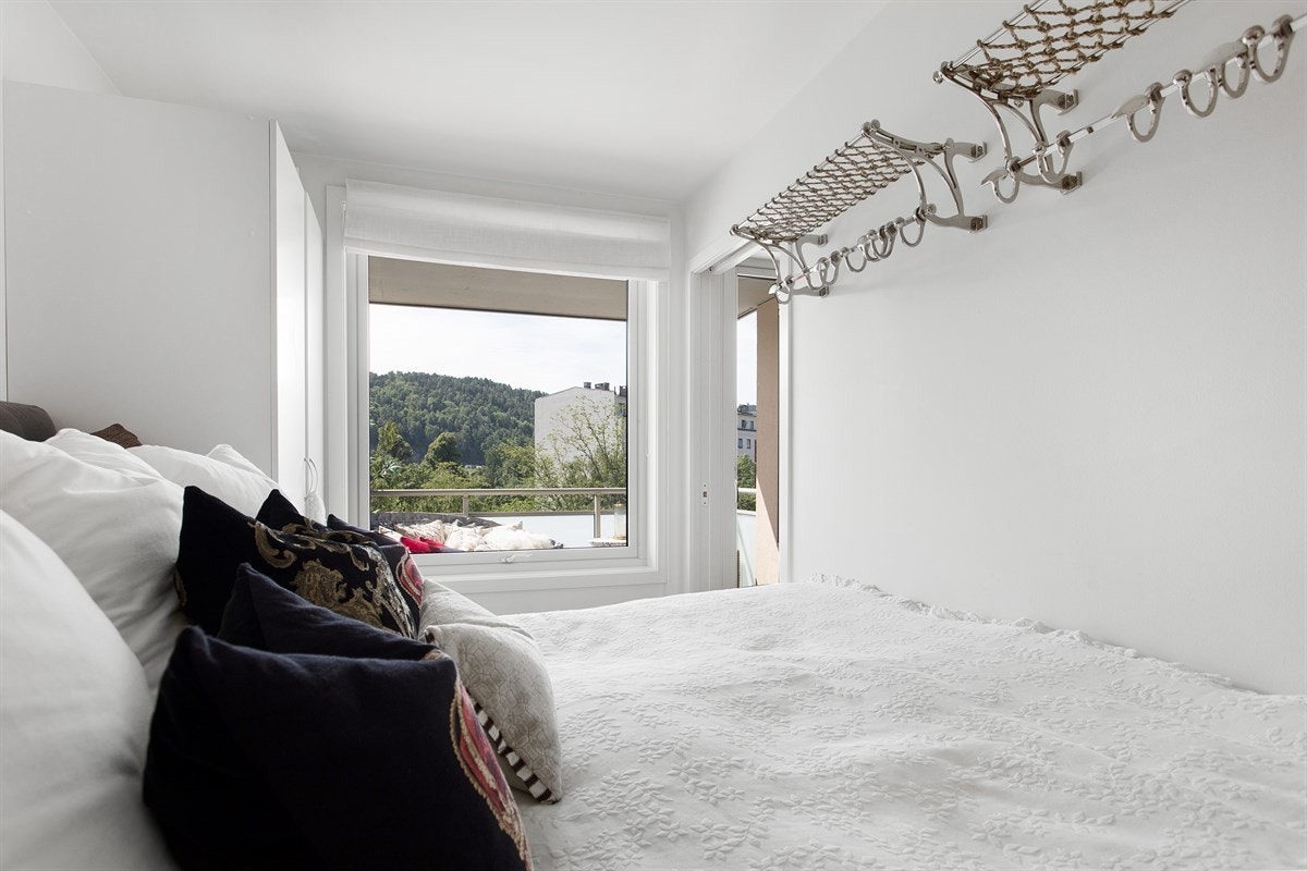 Det er rikelig med oppbevaringsplass på hovedsoverommet. Galleribilde