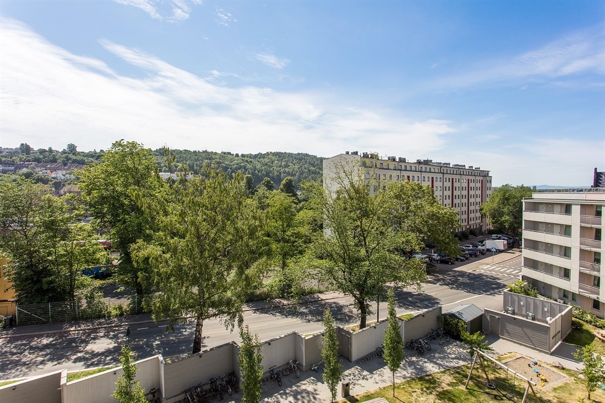 Fra 6.etasje ligger man usjenert, høyt og fritt over Oslos hustak med 4 minutters gange til Bjørvika. Galleribilde