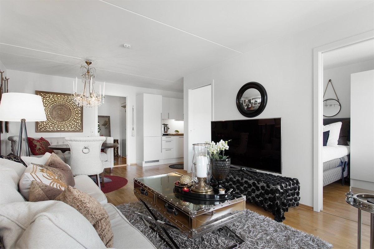 Fra stue I er det to innganger inn til hovedsoverommet - en til hver side av sengen. Galleribilde