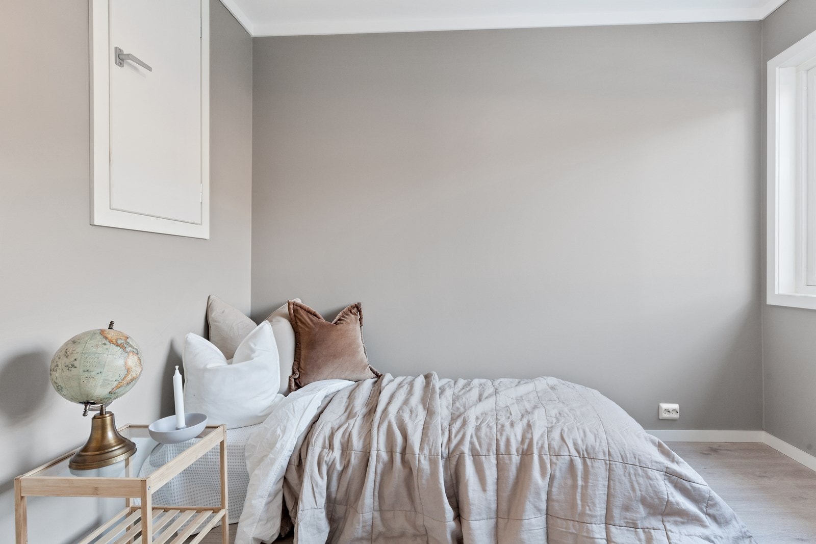 Soverom og luke til loft Galleribilde