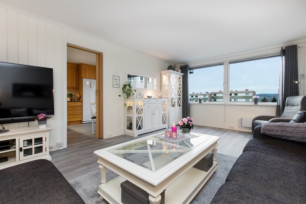 Fra stuen er det inngang til kjøkkenet. Galleribilde