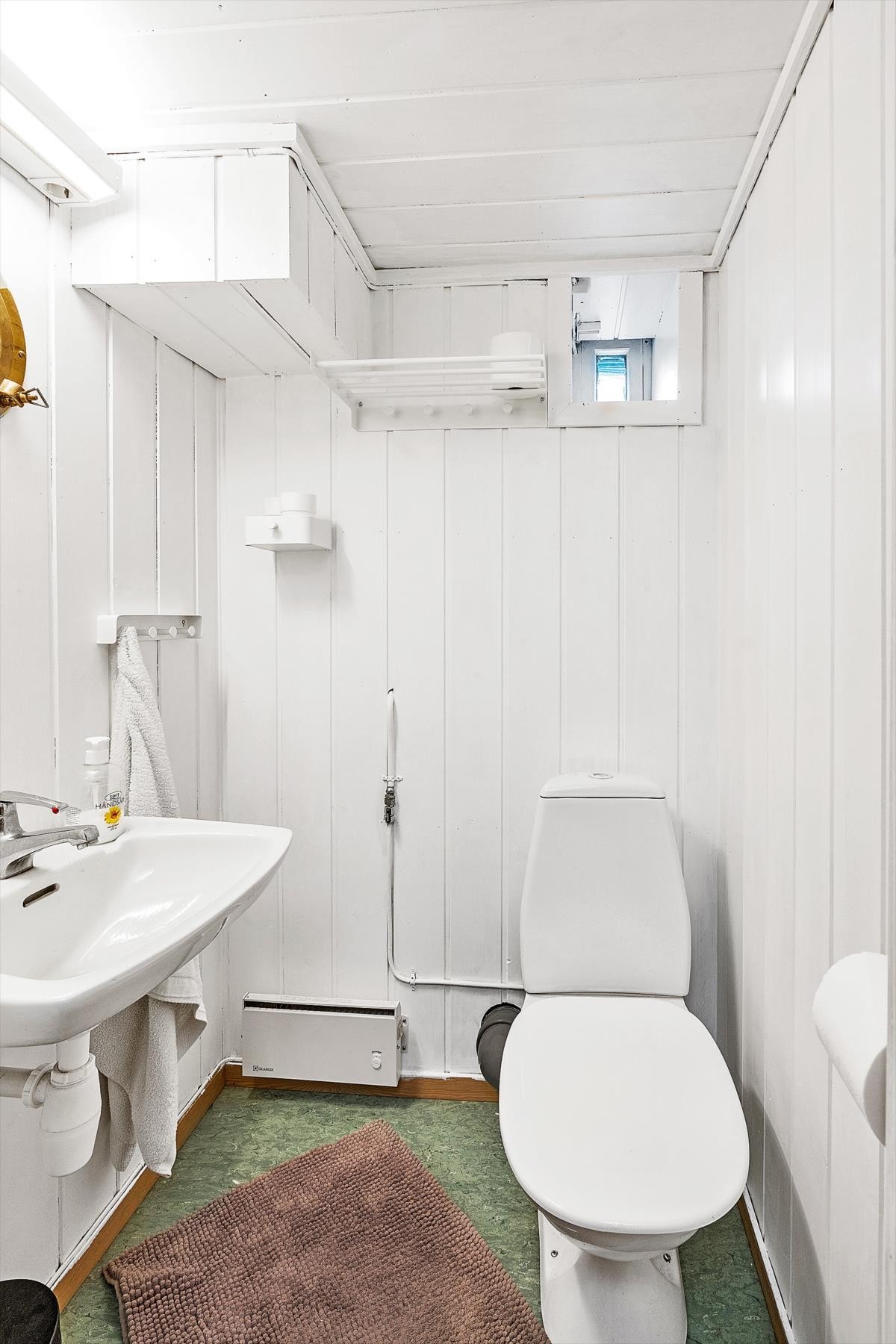 Toalett i underetasjen Galleribilde
