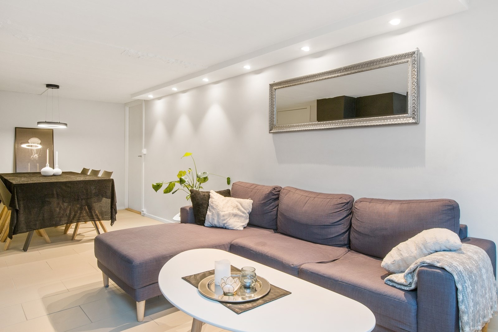 Fin stue i underetasje. Galleribilde