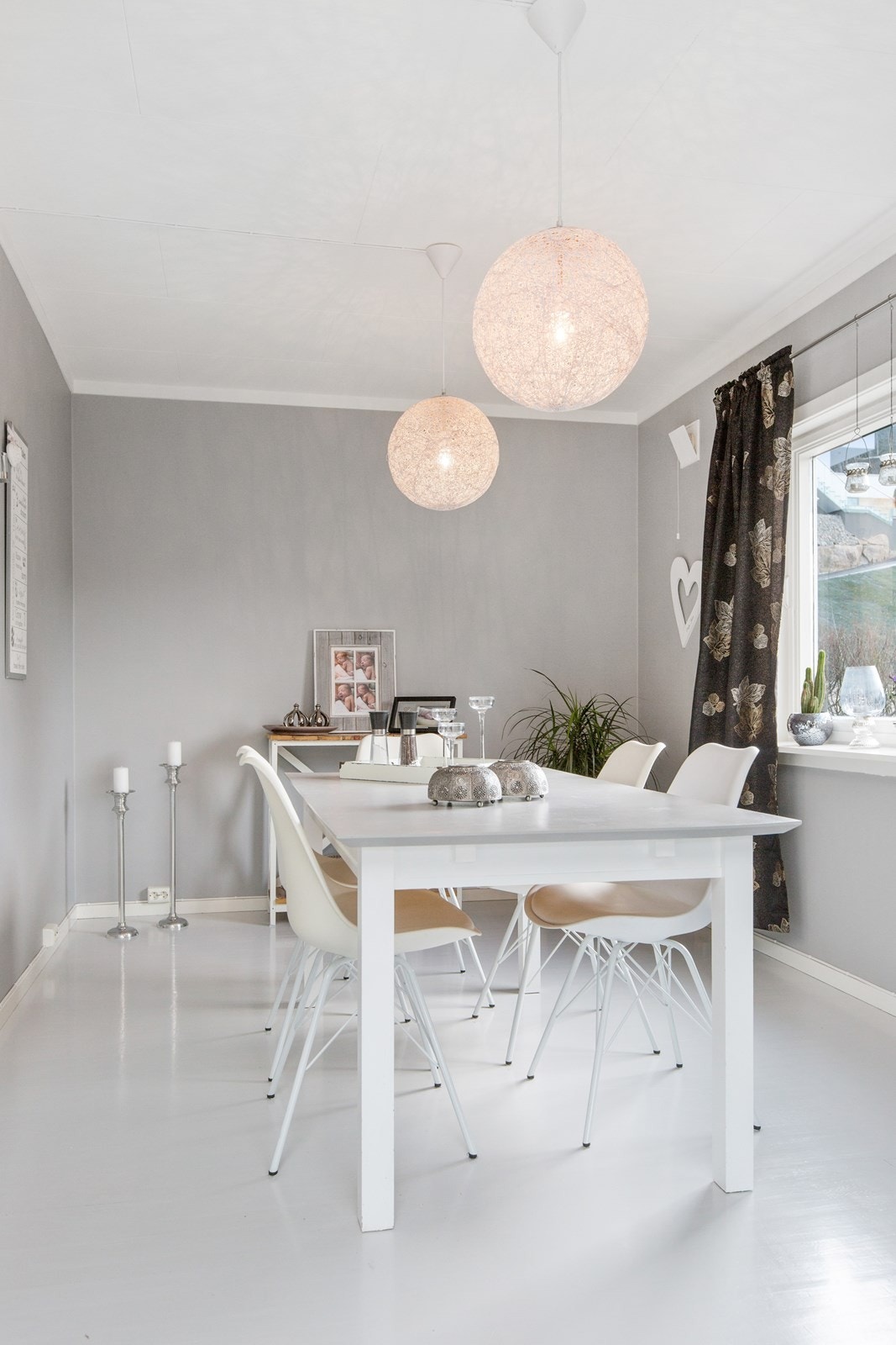 Del av stuen i 1 etasje. Galleribilde