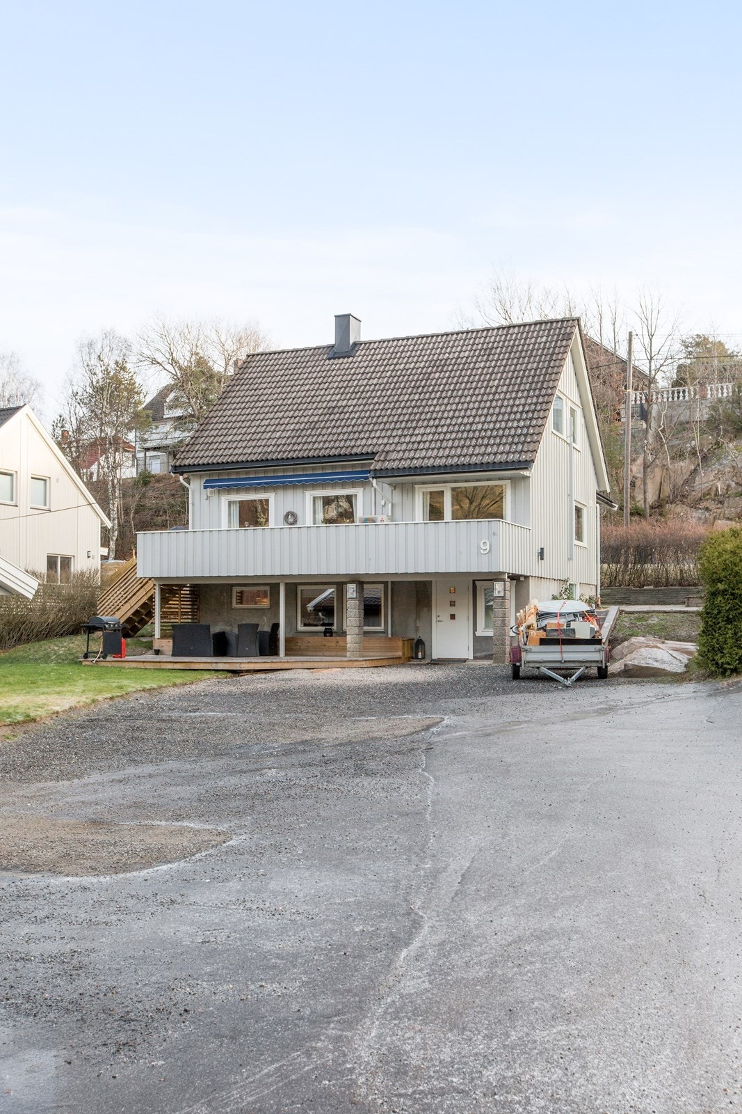 Fasade og gårdsplass. Galleribilde