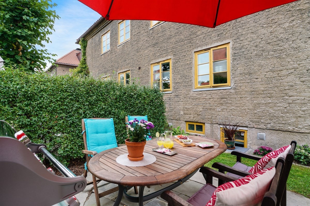 Her er det plass til utemøbler og grill. Galleribilde