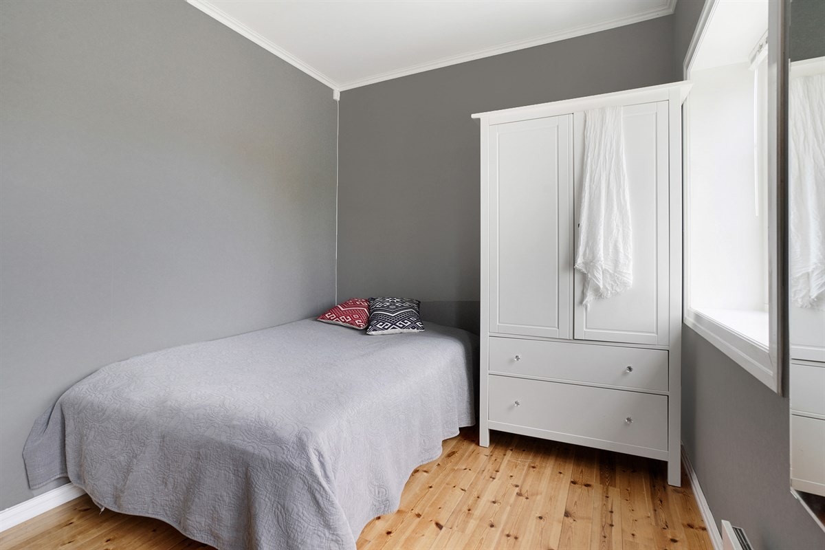 Her er det plass til seng samt en mindre garderobeløsning. Galleribilde