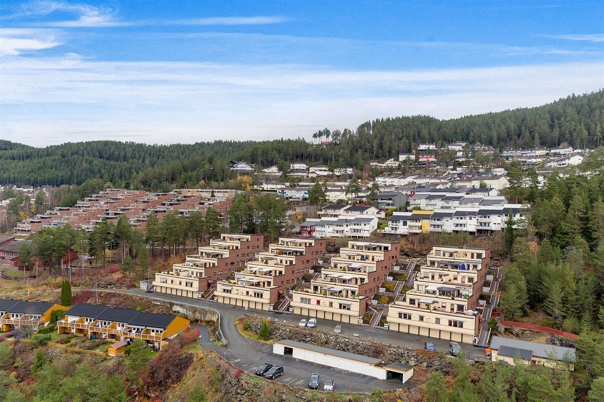 Det er også kort vei til Mjøndalen stasjon. Galleribilde