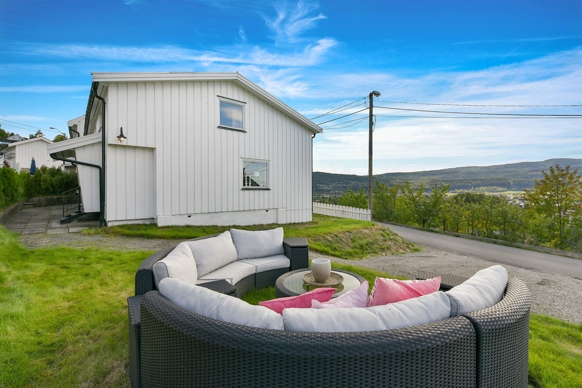 Sittegruppe. Galleribilde