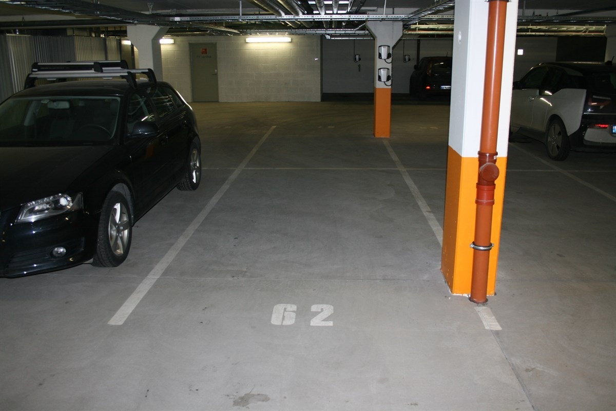 Garasjeplass med El-billader Galleribilde