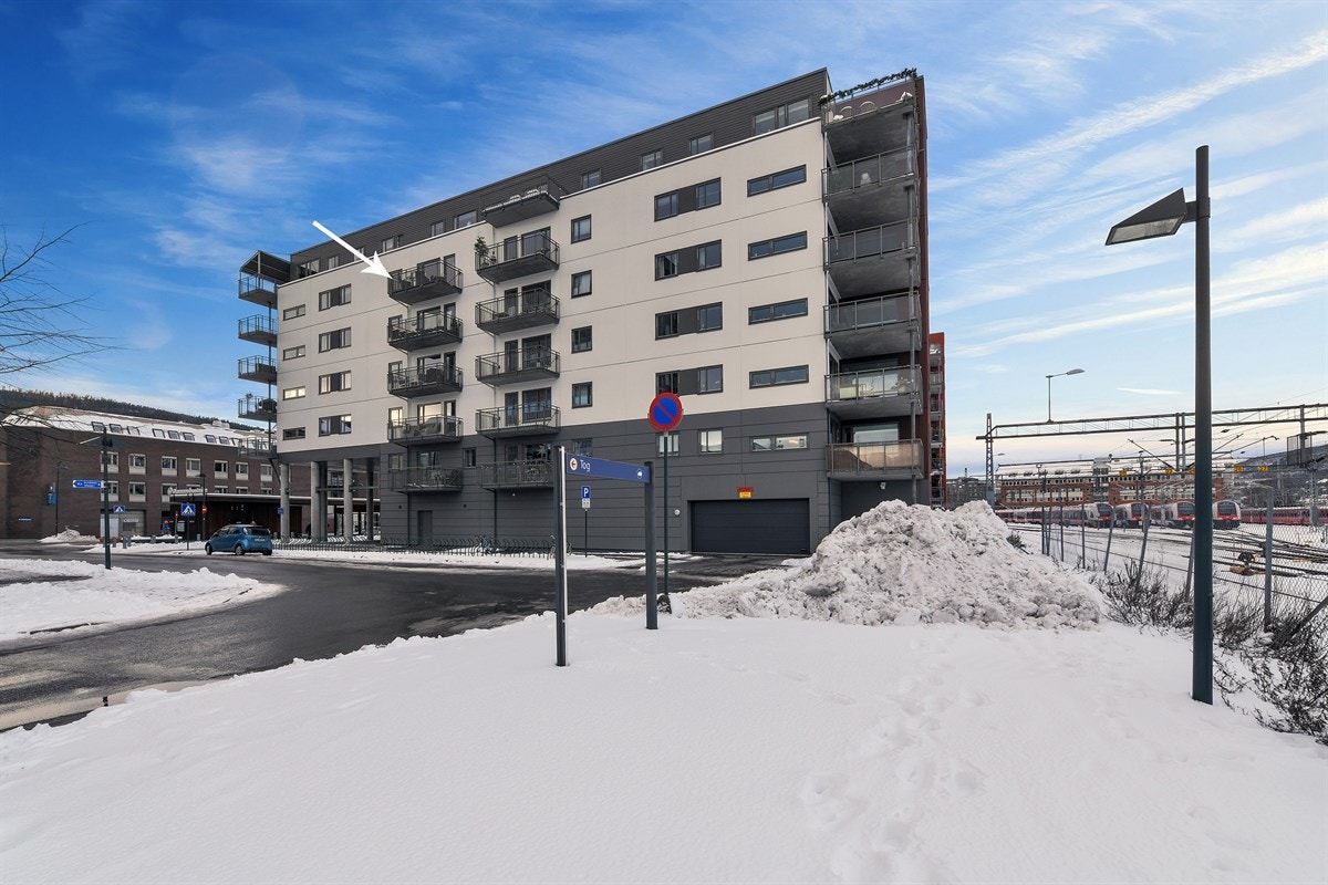 Jernbanegata 2 er tidsriktig 2-roms selveierleilighet i sjette etasje. Galleribilde