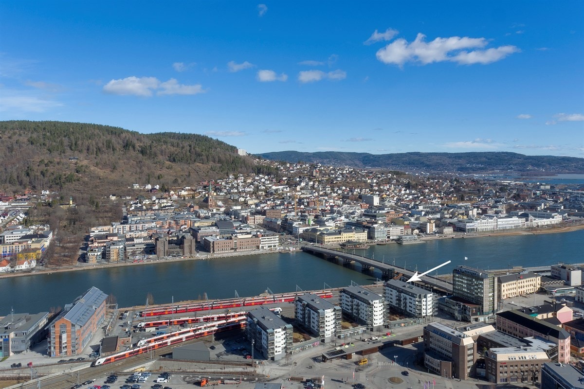 Eiendommen ligger i et svært sentralt og attraktivt boområde på Strømsø i Drammen kommune. Galleribilde