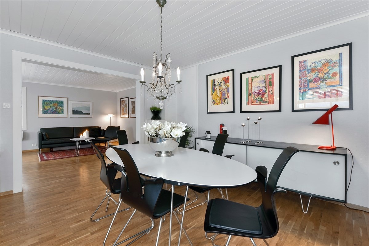Spisestuen. Galleribilde