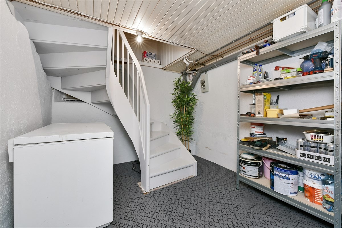 Trapp ned til kjeller. Galleribilde