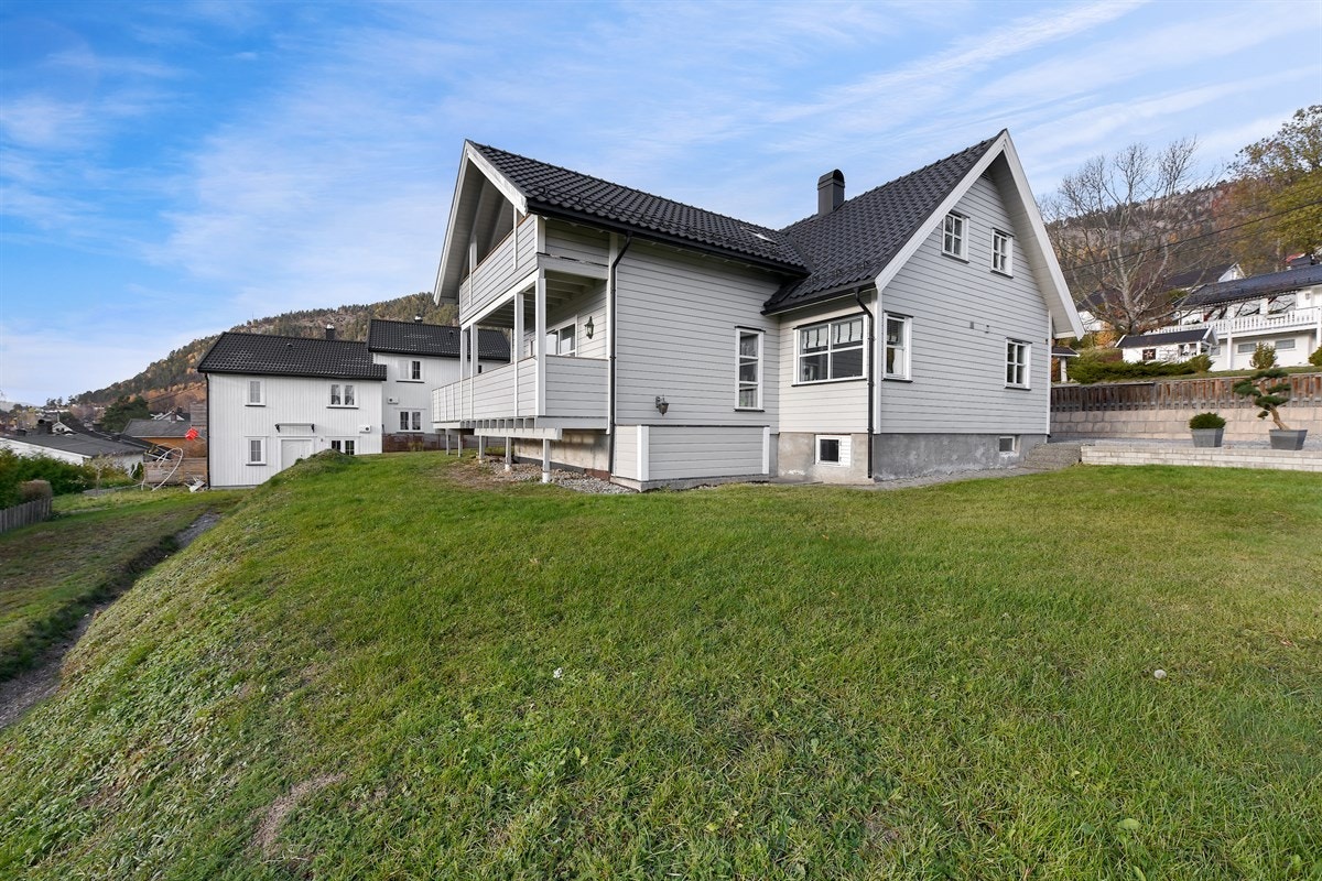 Nærheten til skogen gjør beliggenheten ekstra attraktiv, og i marka er det lysløype. Galleribilde