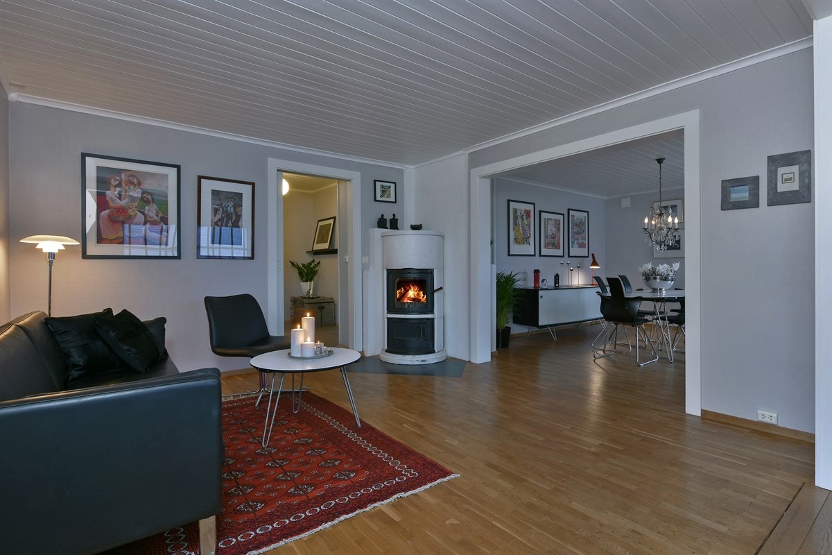 Kveldsbilde fra den ene stuedelen. Galleribilde