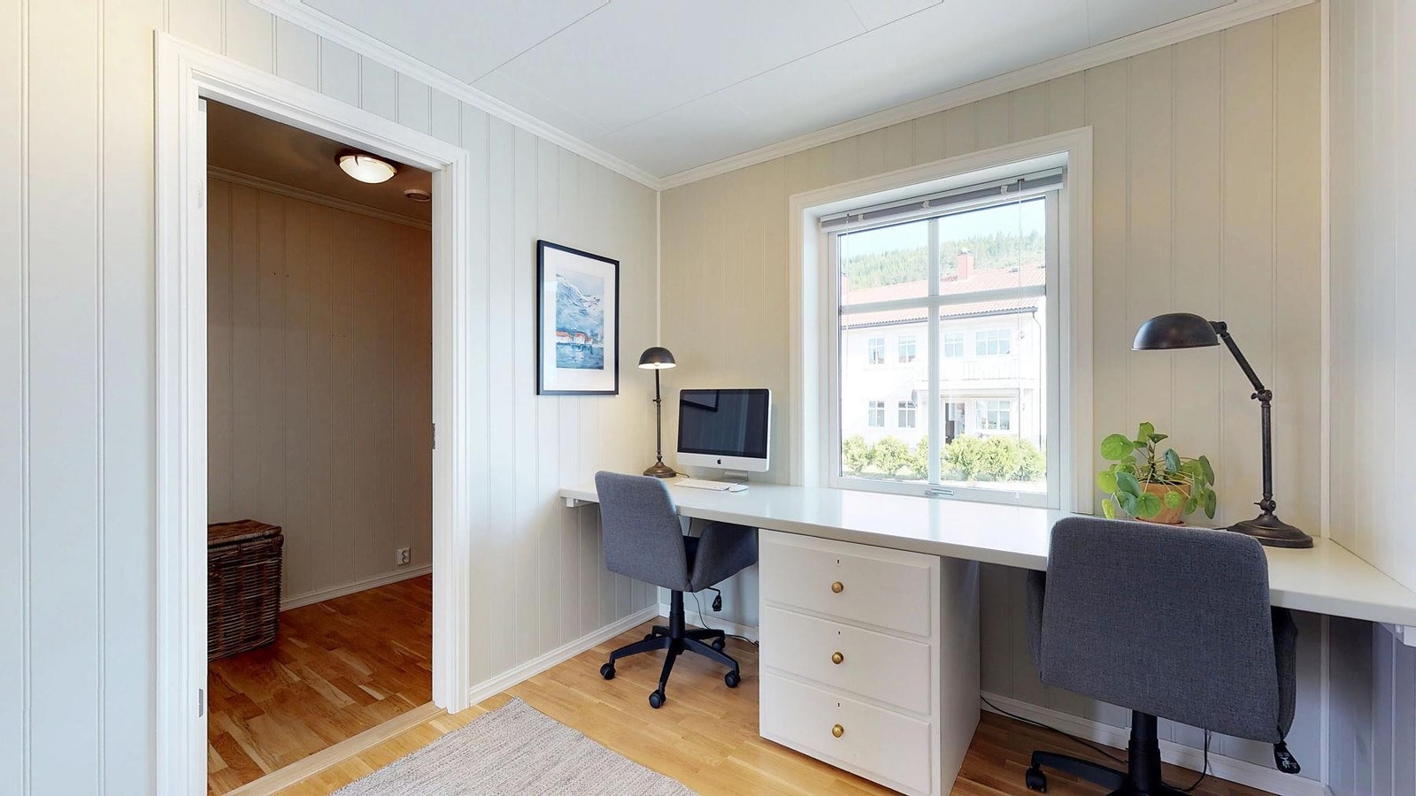 Soverom nummer 3 ligger i 2. etasje og benyttes i dag som kontor Galleribilde