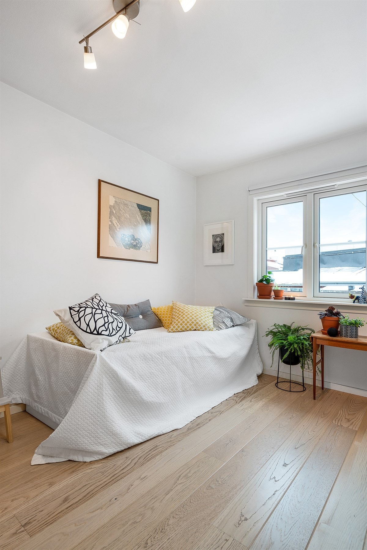 Boligens andre soverom egner seg godt som barnerom eller gjesterom. Galleribilde