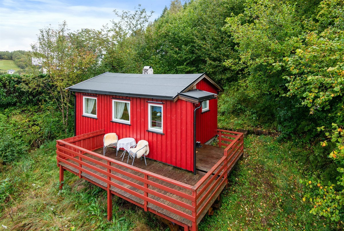 Velkommen til Bakkenesvegen 35 ved Mausavatnet.