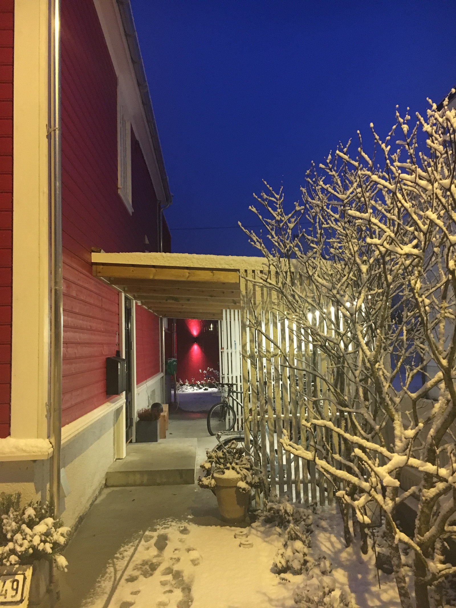 Inngangsparti vinter Galleribilde