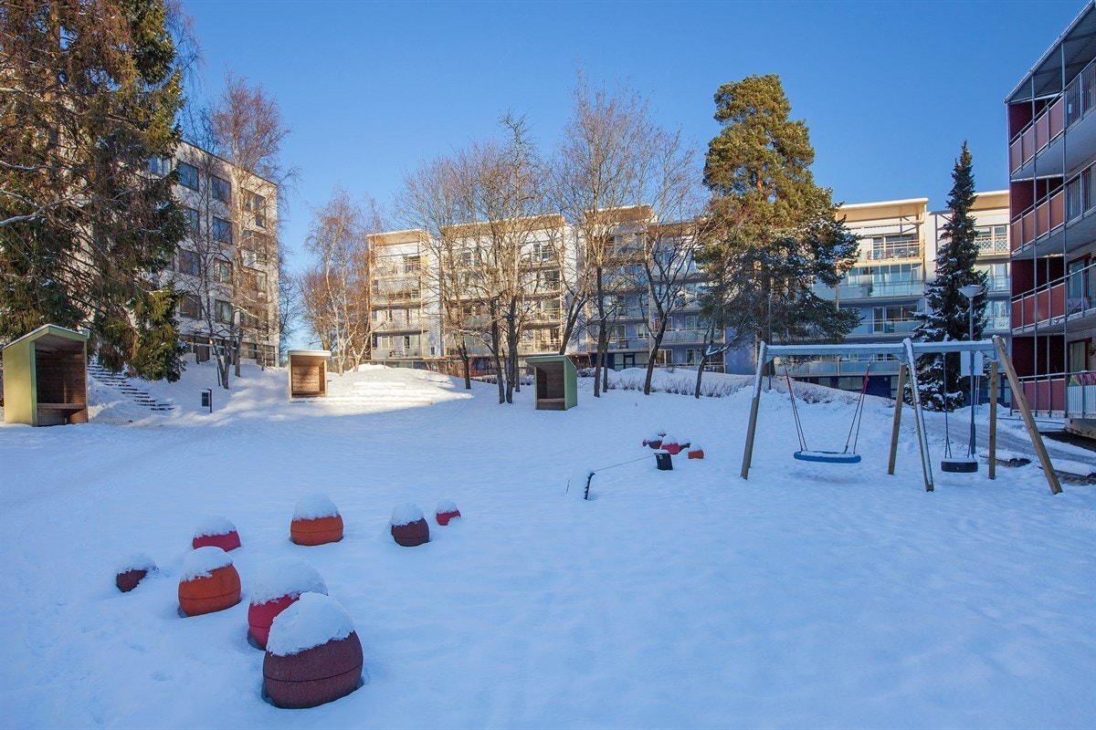 Borettslaget er skjermet og barnevennlig, hvor det i området er flere grøntområder og lekeplasser til glede for både store og små! Galleribilde