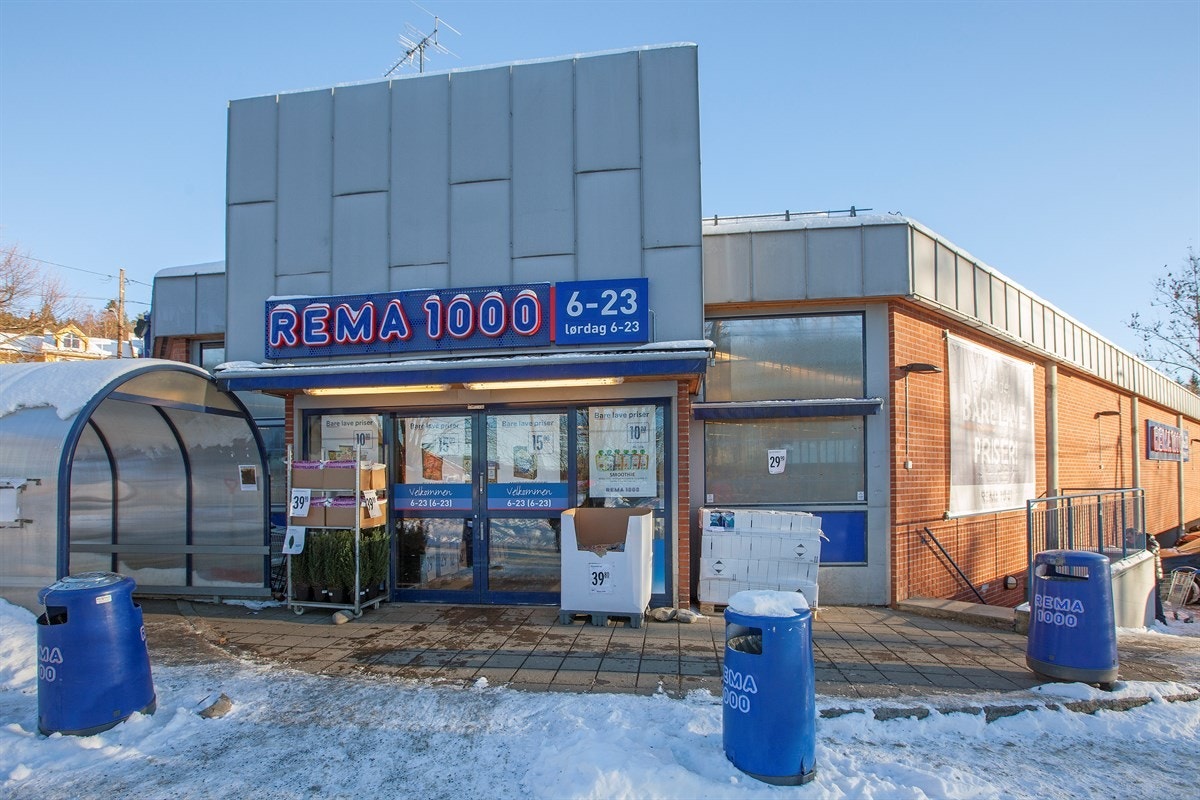 Det er kort vei til flere butikker, hvor du har Rema 1000 Voksen og Hovseter like i nærheten. Galleribilde