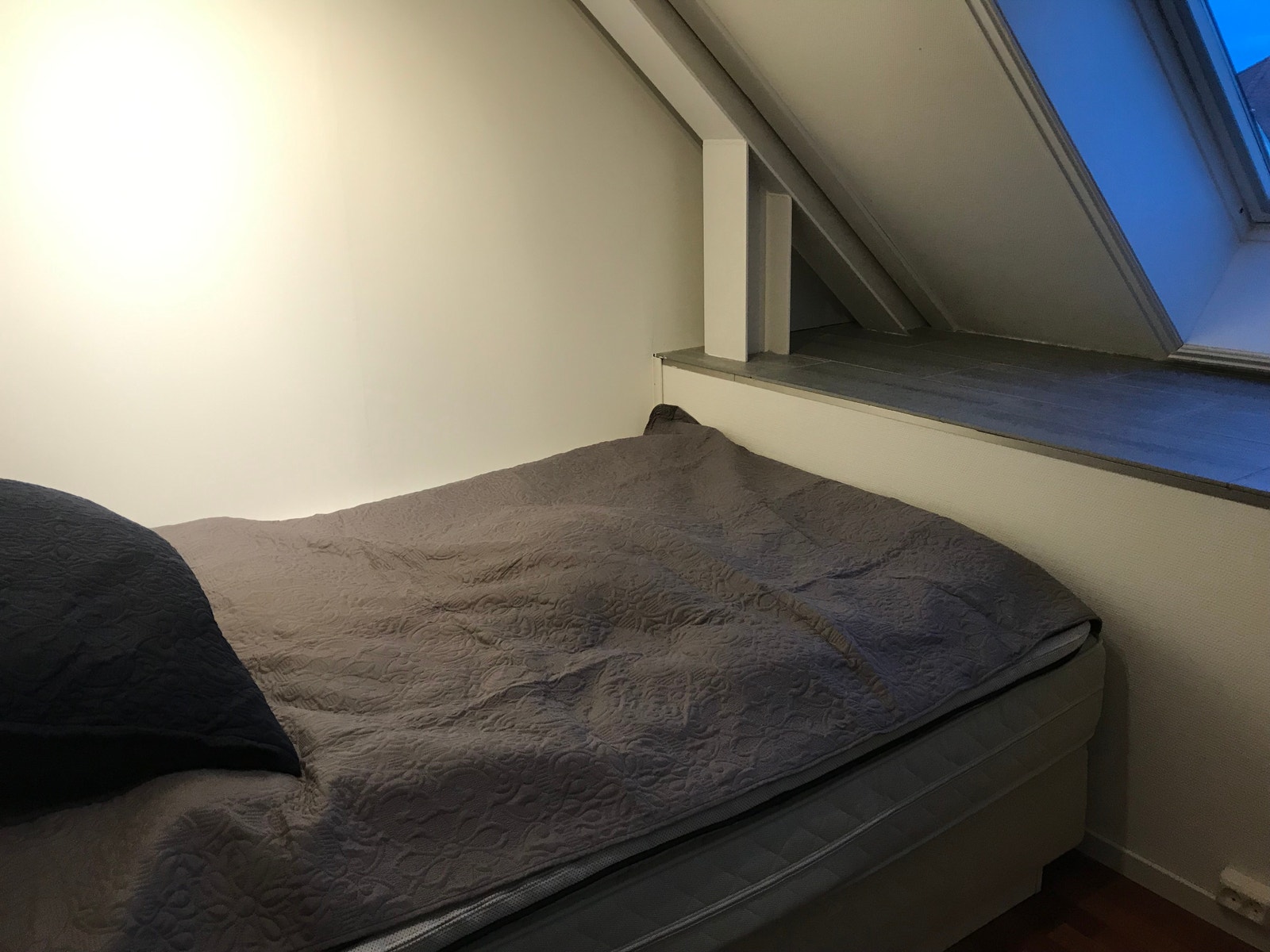 Soverom 2 m/ 150 cm seng Galleribilde