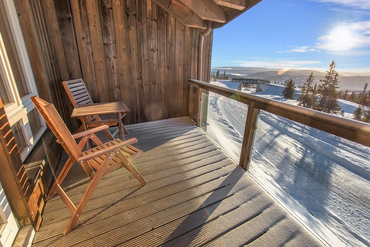 Solrik og romslig balkong Galleribilde