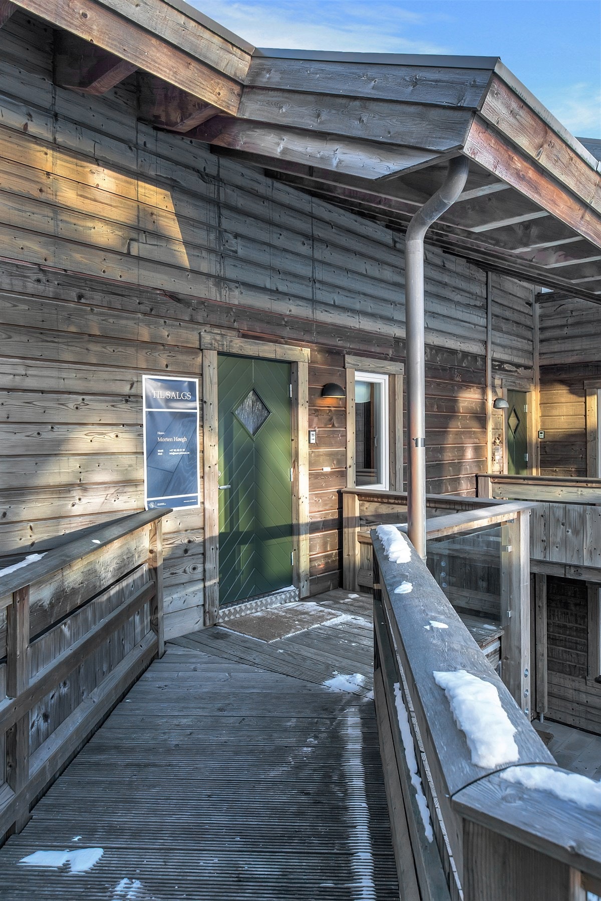 Inngang fra svalgang Galleribilde